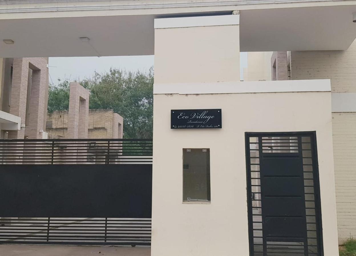 Sobrado 2 Amplo E Confortavel Em Condominio Corumbá Eksteriør bilde