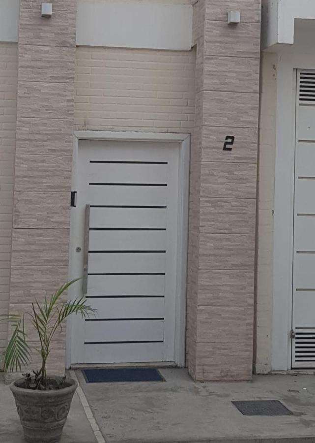 Sobrado 2 Amplo E Confortavel Em Condominio Corumbá Eksteriør bilde